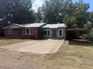 137 Keller St, Ashdown, AR 71822