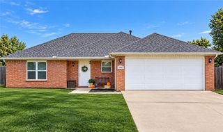 1090 Sunflower St, Centerton, AR 72719