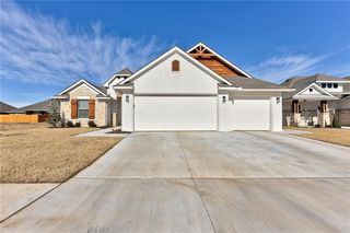 11025 NW 20th Ter, Yukon, OK 73099