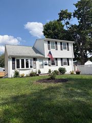 11 Colantha Ave, Brockton, MA 02301