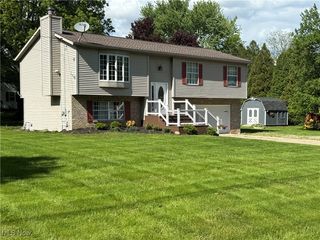 2579 Wealthy Dr, Akron, OH 44321