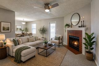 1422 Hunters Point Dr #224, Zionsville, IN 46077