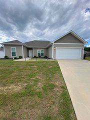 2529 Garden Dr, Benton, AR 72015