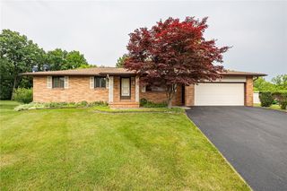 35 Simone Cir, Rochester, NY 14609