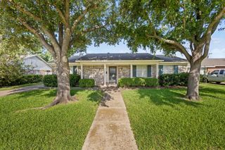 2743 Runningbrook Ln, Dallas, TX 75228