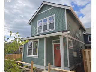 7255 SE Duke St #4, Portland, OR 97206