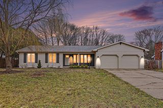 8134 Birchwood Ave, Jenison, MI 49428