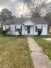 303 S  Gabbert St, Monticello, AR 71655