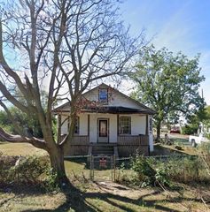 17 Miron St, Bloomingburg, OH 43106