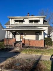 338 E  Walnut St, Circleville, OH 43113