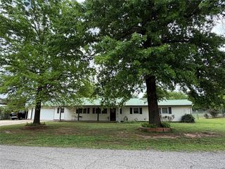 324 S  Main St, McLoud, OK 74851