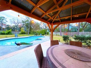 19 Windermere Ln, Houston, TX 77063