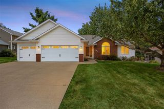 2822 Oak Crest Ct NW, Cedar Rapids, IA 52405