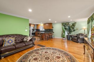 215 Saint Mary St #3, Needham Heights, MA 02494