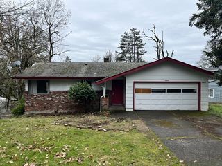 17817 Oatfield Rd, Gladstone, OR 97027