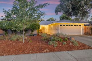 2420 Temple Dr, Davis, CA 95618