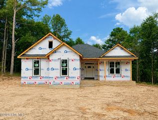 482 Longleaf Drive, West End, NC 27376