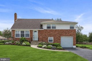 2430 Bradford Dr, York, PA 17402
