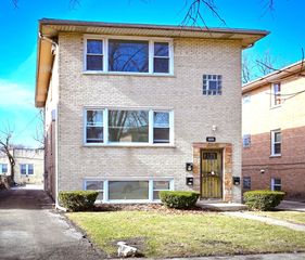 1018 S  11th Ave #G, Maywood, IL 60153