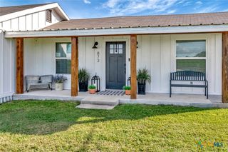 873 Haynes Rd, Victoria, TX 77904