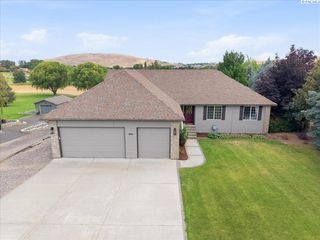 4101 Northlake Dr, West Richland, WA 99353