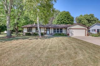 820 East Imperial DRIVE, Hartland, WI 53029
