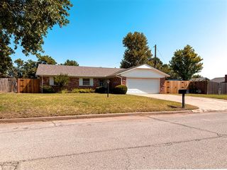 141 Sheridan Pl, Chickasha, OK 73018