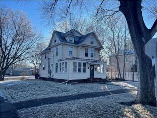 602 9th St   S, Moorhead, MN 56560