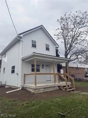 14 Evans St, Niles, OH 44446