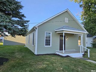 213 E  3rd St, Pleasant Plains, IL 62677