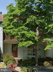 7688 Sheffield Village Ln, Lorton, VA 22079