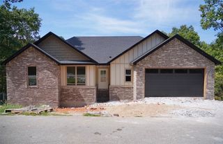 19 Egton Dr, Bella Vista, AR 72714