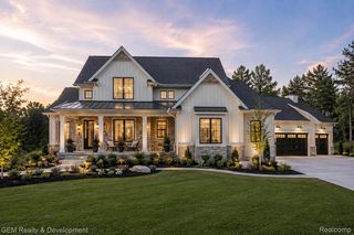 26654 Power Rd, Farmington, MI 48334