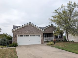 129 McPeek Pl, Nicholasville, KY 40356