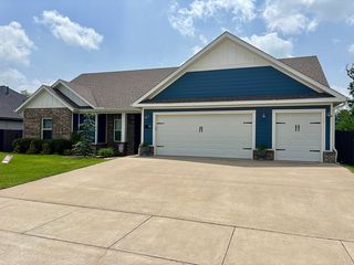91 W  Chikasaw Rd, Farmington, AR 72730