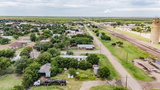 300 S  Waggoner St, Electra, TX 76360