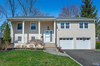 795 Ridgewood Rd, Millburn, NJ 07041