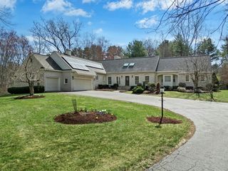 10 Cemetery St, Mendon, MA 01756