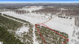 331 Kleehammer Club Dr NE, Kalkaska, MI 49646
