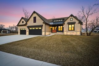 5317 174th St, Waukee, IA 50263