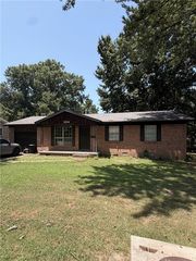 904 S  Olive Dr, Clarksville, AR 72830