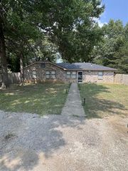227 SE 121st Rd #B, Warrensburg, MO 64093