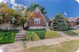 3820 Burgen Ave, Saint Louis, MO 63116