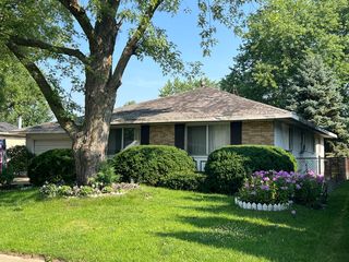 813 Stowell Ave, Streamwood, IL 60107