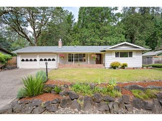 865 E  43rd Ave, Eugene, OR 97405