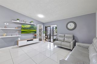 827 NE 199th St #206, Miami, FL 33179