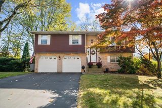 428 Johnston Dr, Bethlehem, PA 18017