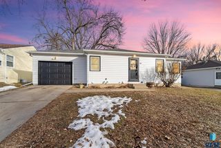 908 S  Cloudas Ave, Sioux Falls, SD 57103