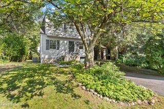 18 Maple Dr, Old Greenwich, CT 06870