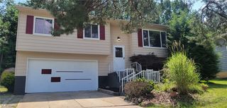9709 Vienna Dr, Parma, OH 44130